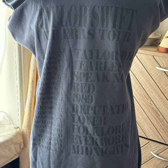NWT - Taylor Swift Eras Tour Exclusive Sweatshirt - Picture 5 of 8